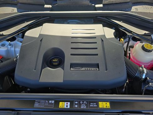 New 2026 Land Rover Range Rover SE image 32