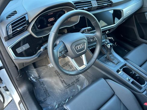 Certified 2025 Audi Q3 2.0T Premium w/ Black Optic Sport Package image 18