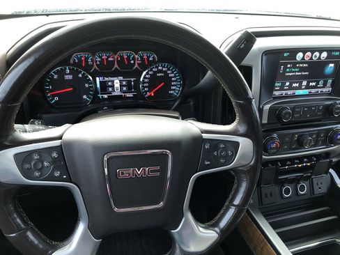 Used 2018 GMC Sierra 1500 SLT image 15