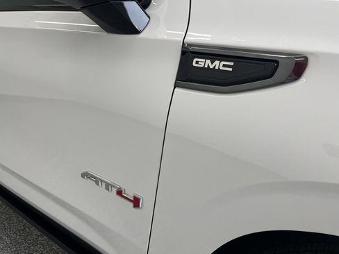 Used 2024 GMC Yukon AT4 w/ AT4 Premium Package AWD/4WD image 8