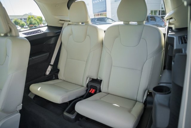 Certified 2025 Volvo XC90 T8 Plus w/ Protection Package Premier AWD/4WD image 31