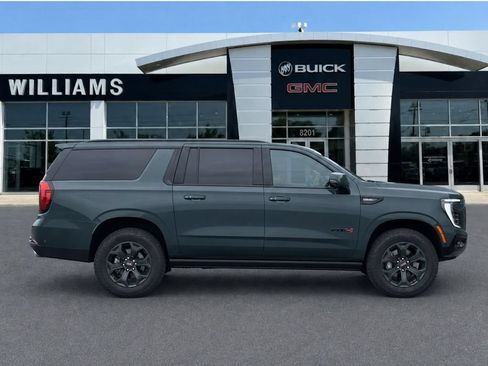 Used 2025 GMC Yukon XL AT4 w/ AT4 Premium Package AWD/4WD image 8