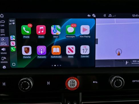 Certified 2025 Porsche Macan image 16