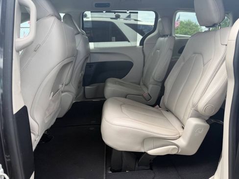 Used 2021 Chrysler Voyager Lxi FWD image 13