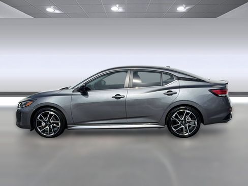 Used 2025 Nissan Sentra SR FWD image 2