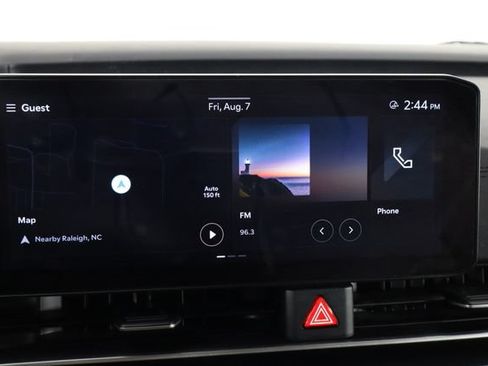 Used 2025 Kia Carnival FWD image 32