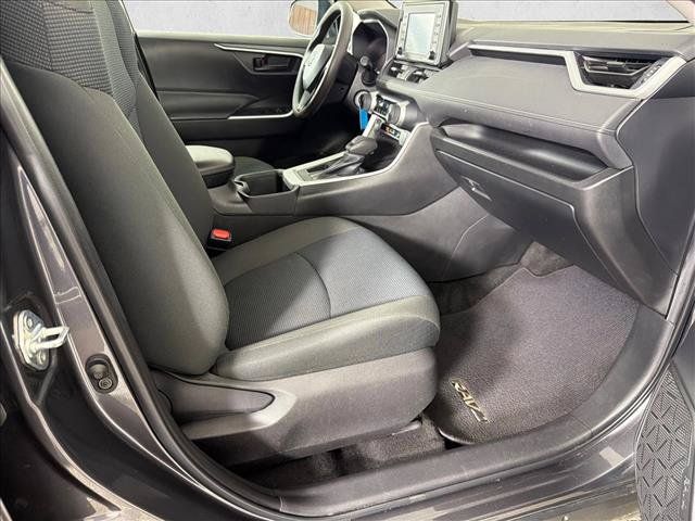 Used 2022 Toyota RAV4 LE FWD image 13