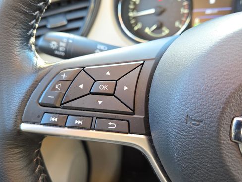 Used 2020 Nissan Rogue SV w/ Premium Package image 30