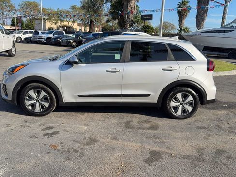 Used 2020 Kia Niro LX image 5