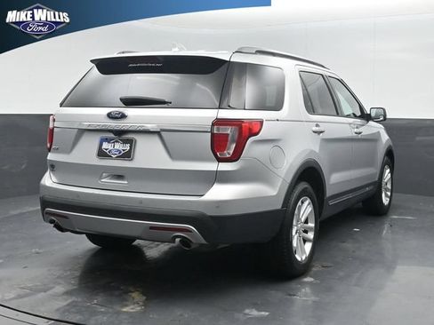 Used 2017 Ford Explorer XLT w/ Equipment Group 202A FWD image 7