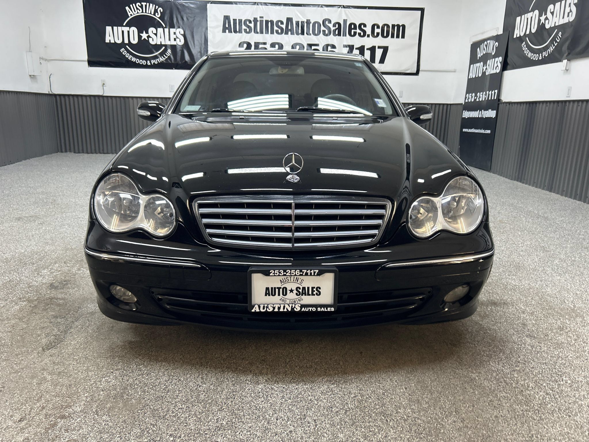 Used 2005 Mercedes-Benz C 320 Sedan image 2