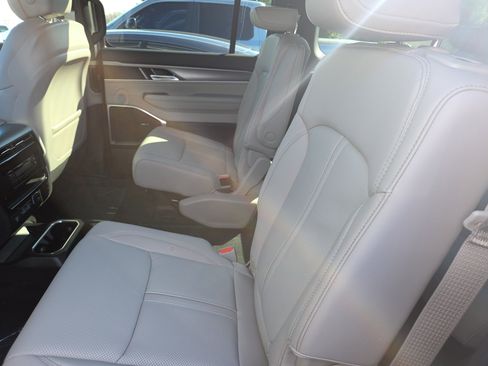 New 2026 Jeep Grand Wagoneer 4WD image 12
