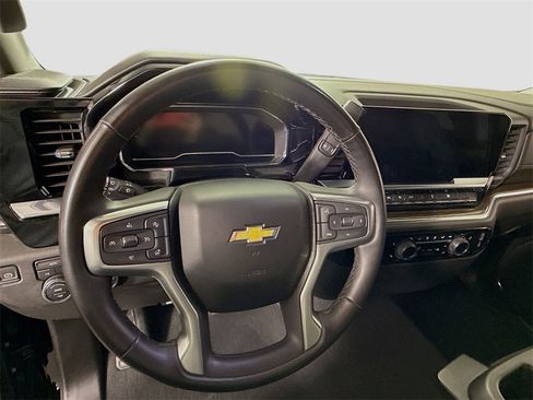 Used 2023 Chevrolet Silverado 1500 LT image 5