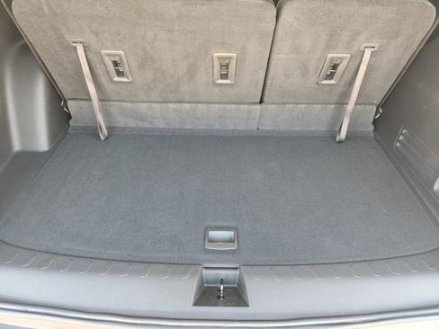 Used 2021 Chevrolet Traverse LT image 34