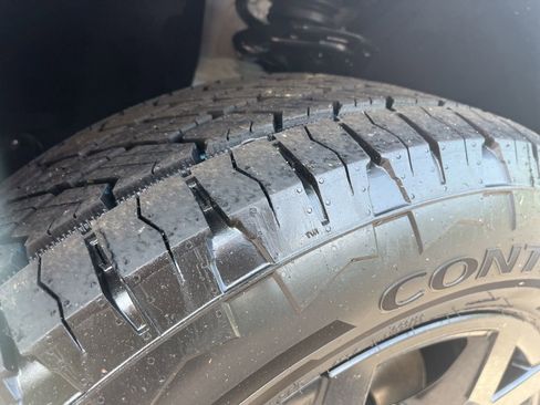 New 2026 Volkswagen Atlas Peak Edition image 8