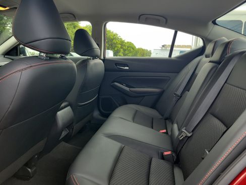 Used 2024 Nissan Altima 2.5 SR FWD image 15