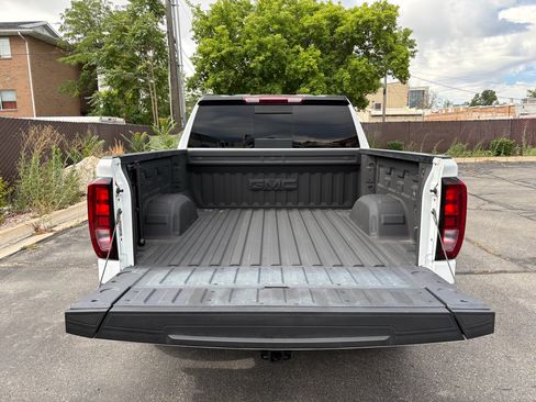 Used 2024 GMC Sierra 1500 Elevation w/ Elevation Premium Package AWD/4WD image 7