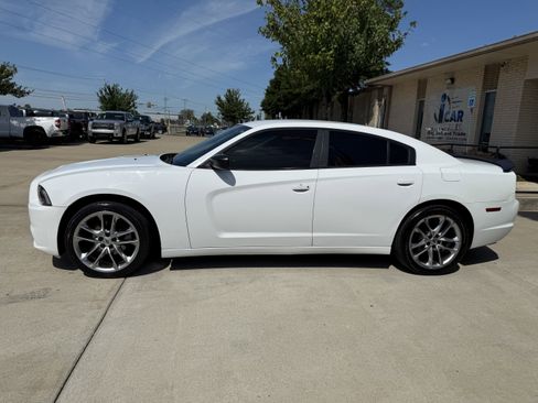 Used 2014 Dodge Charger SE image 4