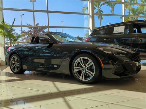 Used 2025 BMW Z4 sDrive30i image 2