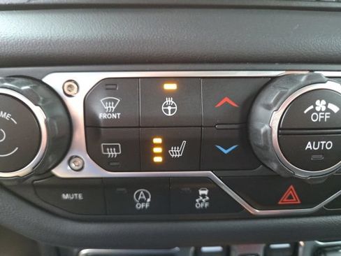 Used 2024 Jeep Wrangler Unlimited Sahara w/ Technology Group AWD/4WD image 8