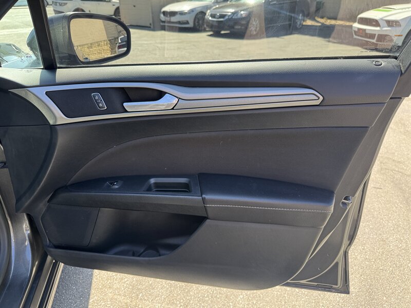 Used 2019 Ford Fusion SE FWD image 40