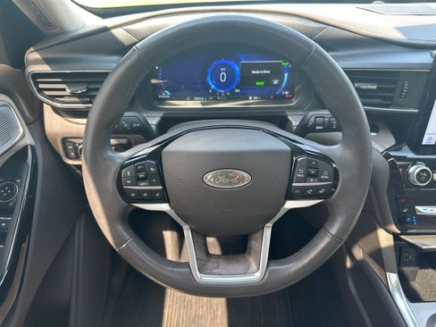 Used 2022 Ford Explorer Platinum w/ Technology Package AWD/4WD image 20