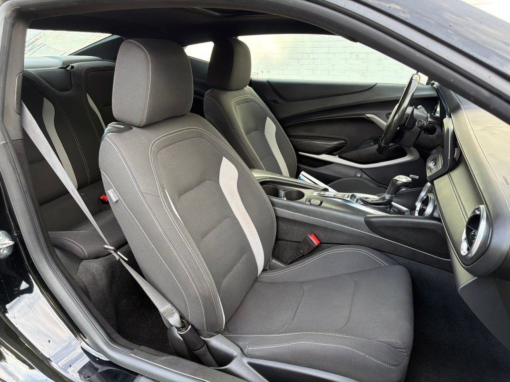 Used 2022 Chevrolet Camaro LT w/ Technology Package RWD image 11