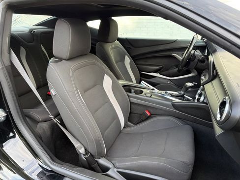 Used 2022 Chevrolet Camaro LT w/ Technology Package RWD image 11