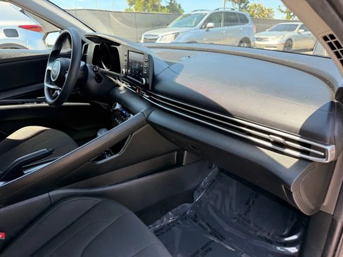 Used 2021 Hyundai Elantra SEL FWD image 19