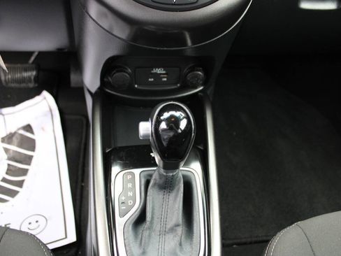 Used 2013 Kia Soul + w/ Audio Pkg image 21