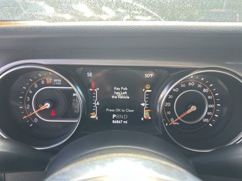 Used 2020 Jeep Gladiator Overland w/ Trailer Tow Package image 29