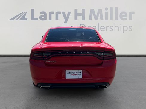 Used 2020 Dodge Charger SXT w/ Leather Interior Group RWD image 4