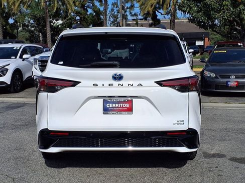 Used 2024 Toyota Sienna XSE image 4