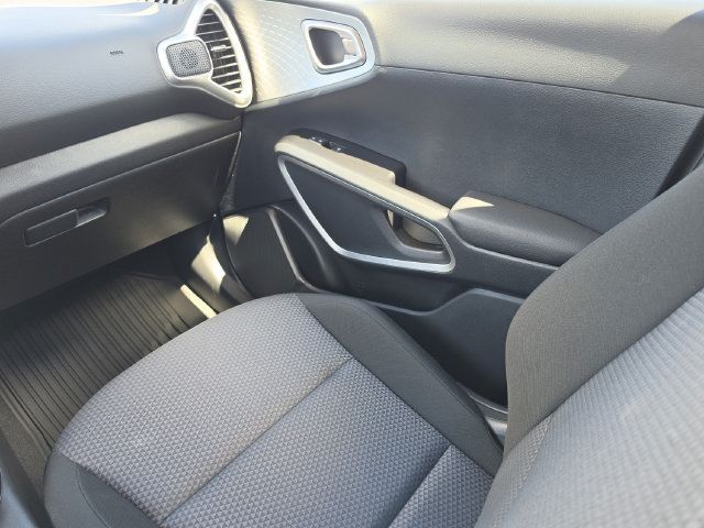 Used 2025 Kia Soul LX FWD image 25