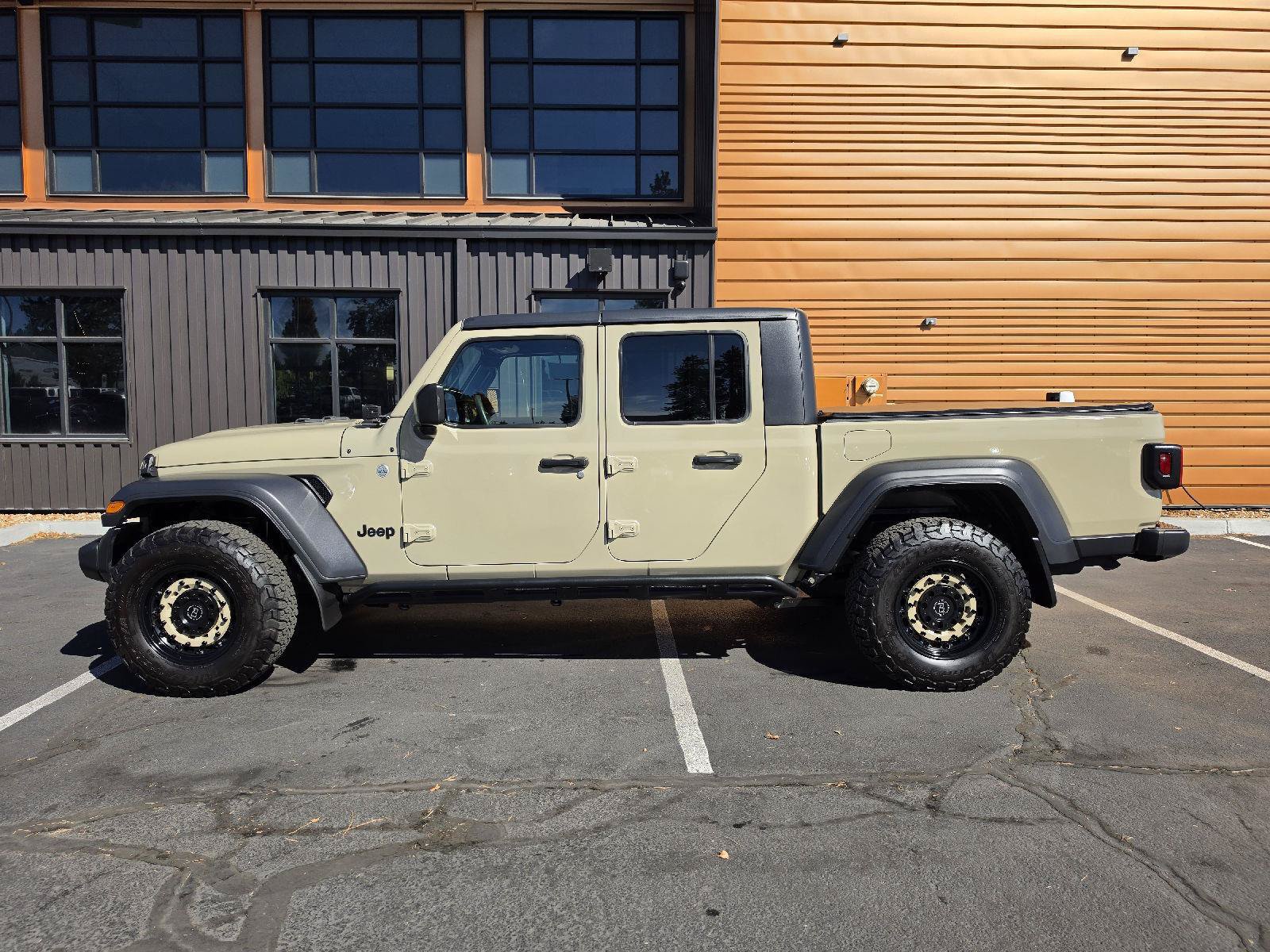 Used 2020 Jeep Gladiator Sport AWD/4WD image 2