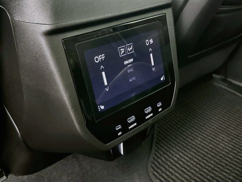 Used 2025 GMC Yukon XL Denali Ultimate AWD/4WD image 29
