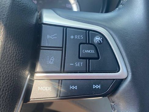 Used 2022 Toyota Highlander LE AWD/4WD image 30