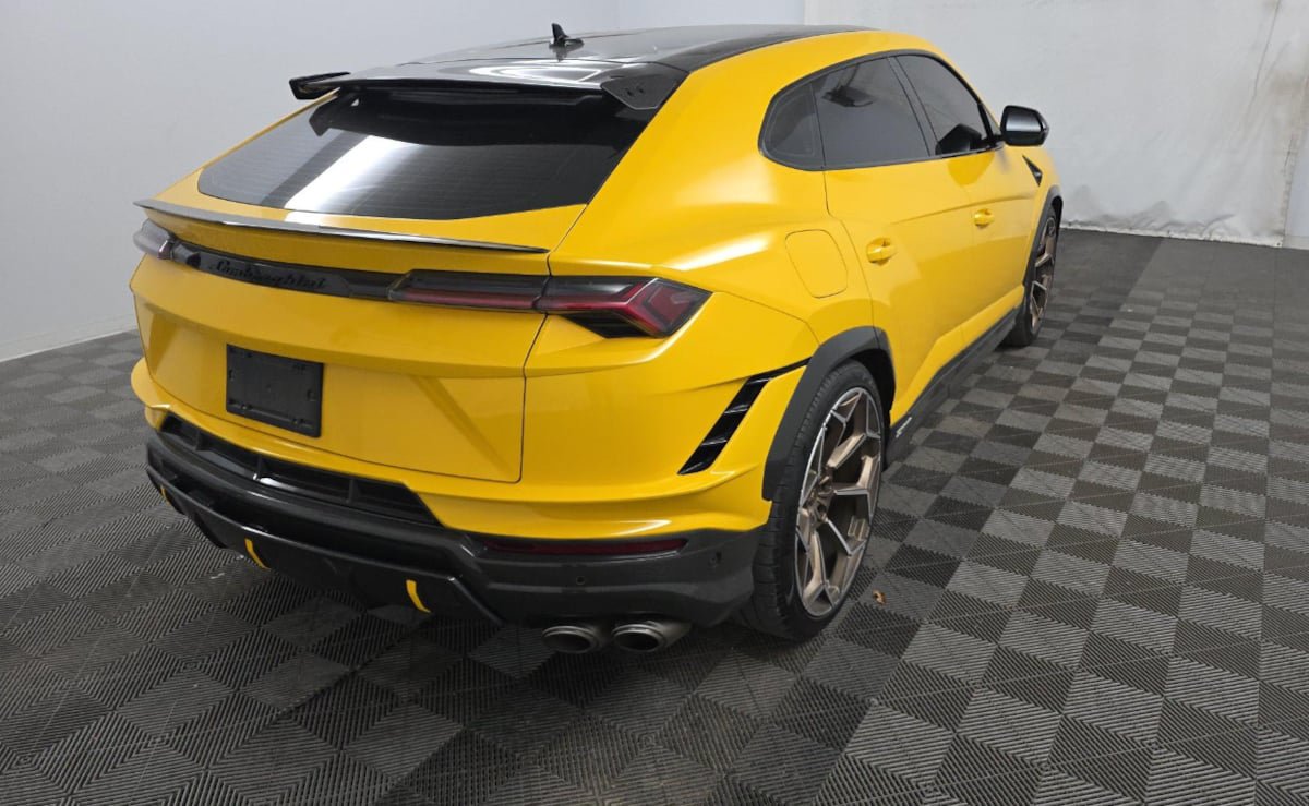 Used 2024 Lamborghini Urus Performante AWD/4WD image 4
