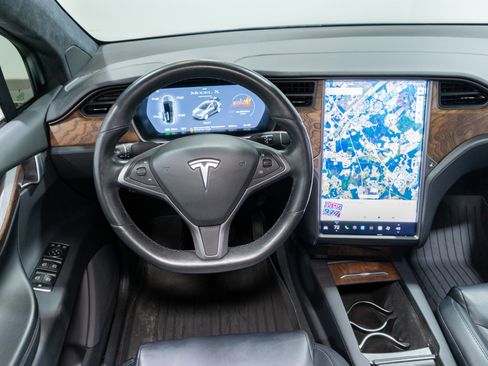 Used 2020 Tesla Model X Long Range image 11