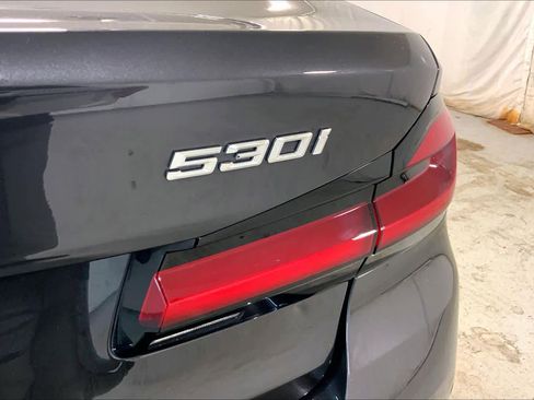 Certified 2023 BMW 530i xDrive w/ Premium Package image 9