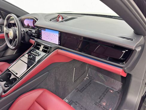 Used 2024 Porsche Panamera image 15