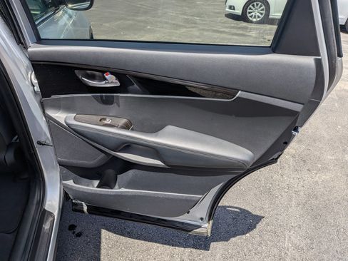 Used 2019 Kia Sorento AWD V6 image 31