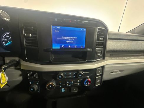 Used 2023 Ford F350 XLT AWD/4WD image 24