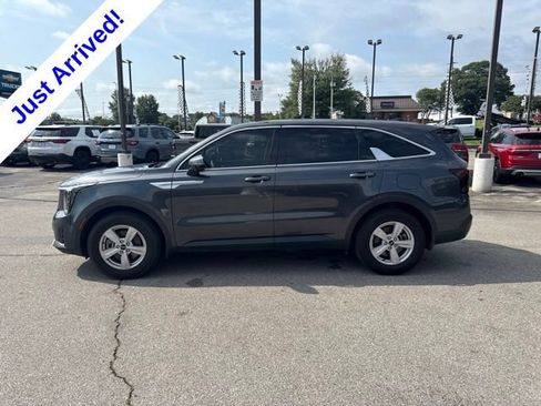 Used 2024 Kia Sorento LX FWD image 6
