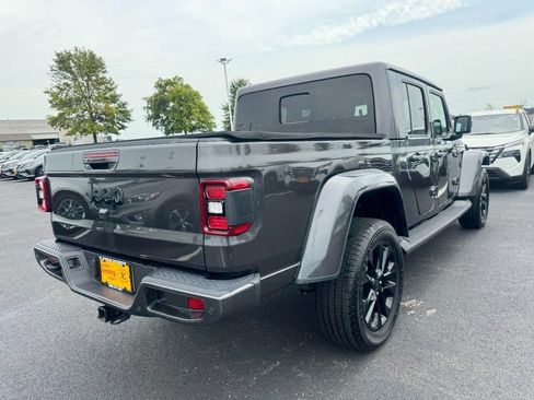 Used 2021 Jeep Gladiator Overland AWD/4WD image 3