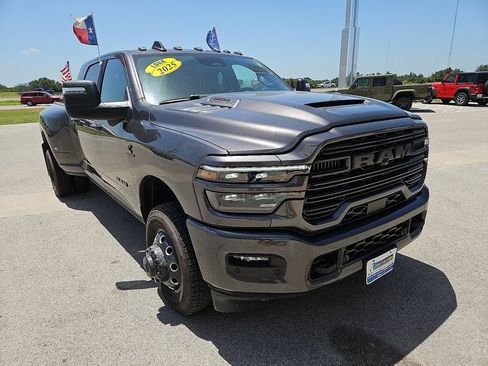 Certified 2025 RAM 3500 Laramie AWD/4WD image 11