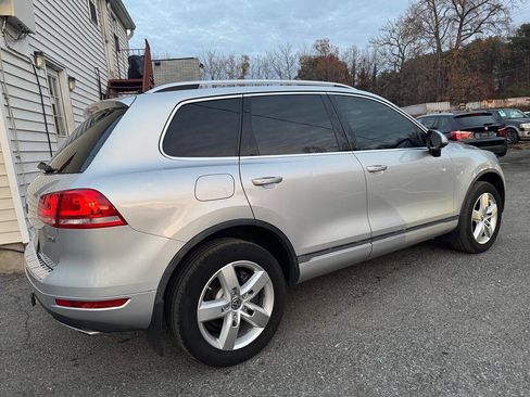 Used 2014 Volkswagen Touareg TDI image 6