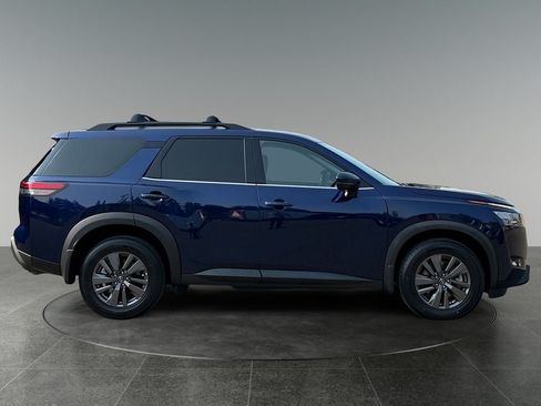 Used 2024 Nissan Pathfinder SV w/ Lighting Package (N92) AWD/4WD image 10