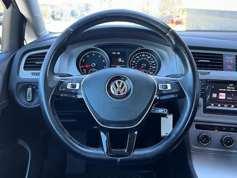 Used 2015 Volkswagen Golf S image 15