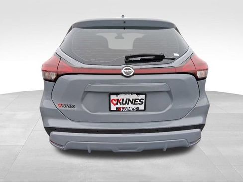 Used 2021 Nissan Kicks SV image 8